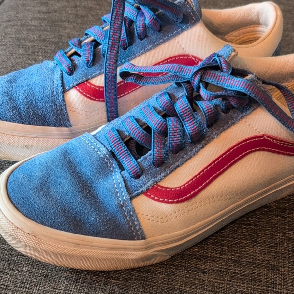 Vans Low-Top Sneakers Red White And Blue Classic. Worn Just A few times. Women's - Picture 3 of 6